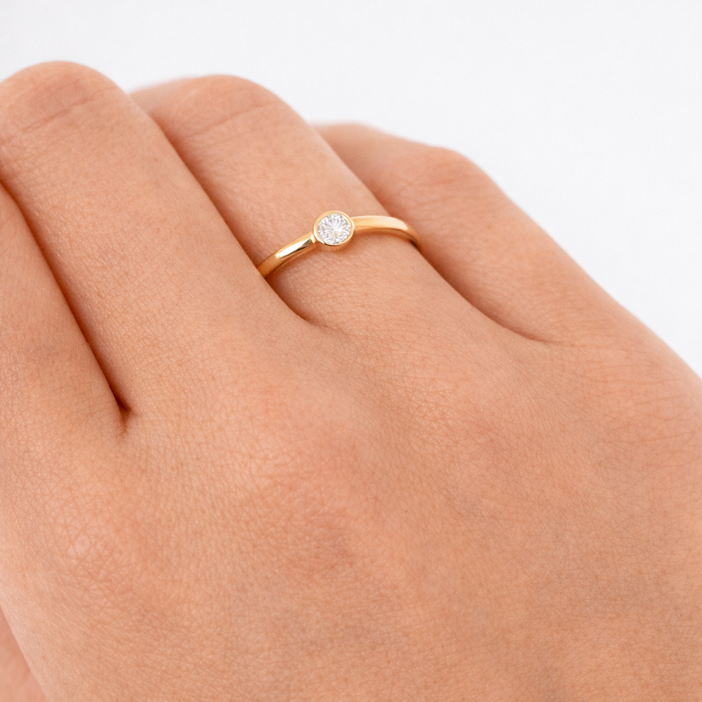 Leon Baker - 9kyg Lab-Grown Diamond Bezel Ring