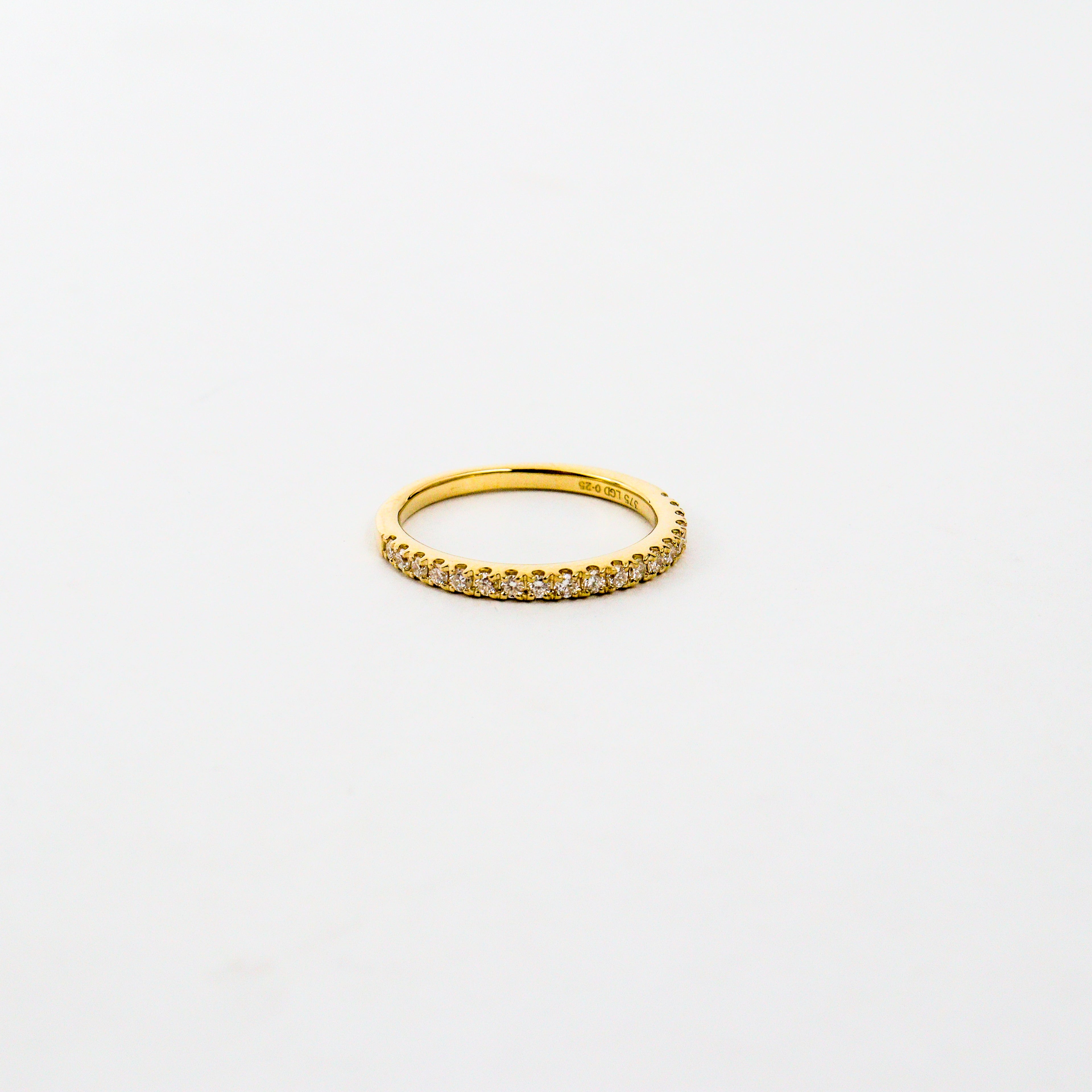 Leon Baker – Yellow Gold Lab Diamond Claw Set Band