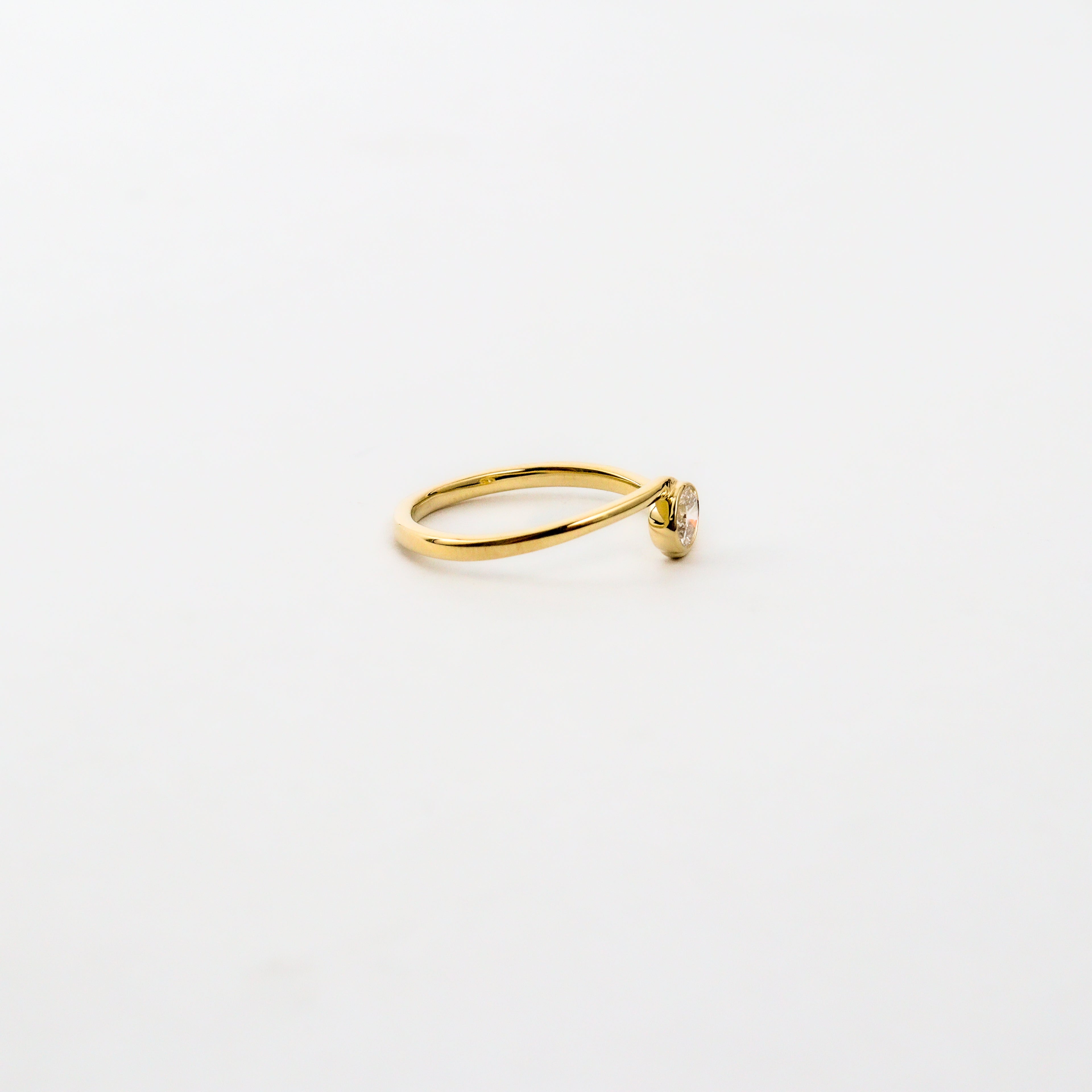 Leon Baker – Yellow Gold Oval Lab Diamond Offset Ring