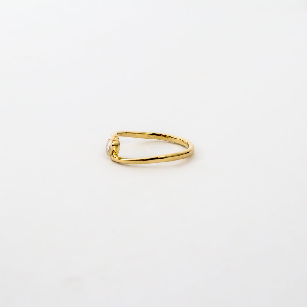 Leon Baker – Yellow Gold Oval Lab Diamond Offset Ring