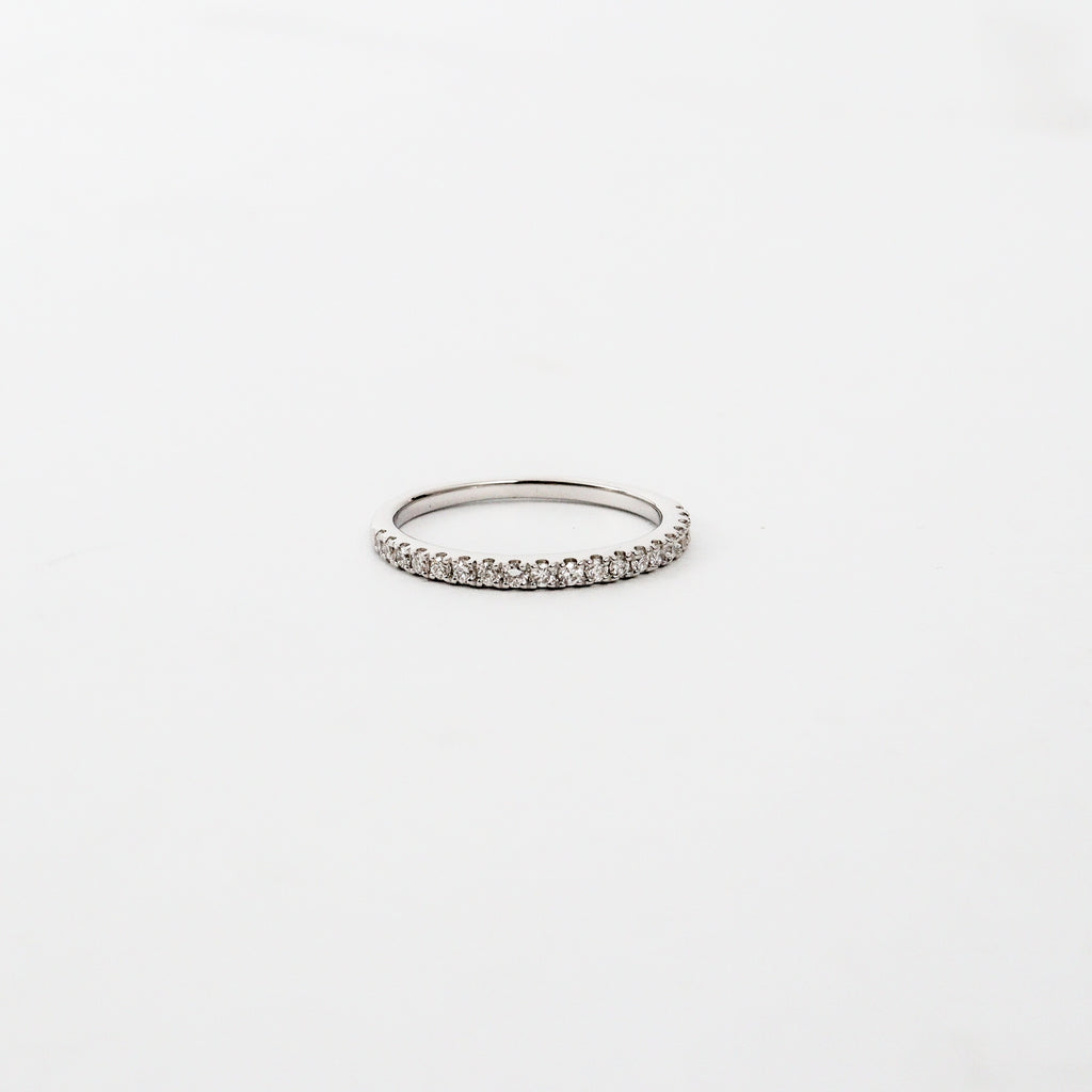 Leon Baker – White Gold Lab Diamond Claw Set Band