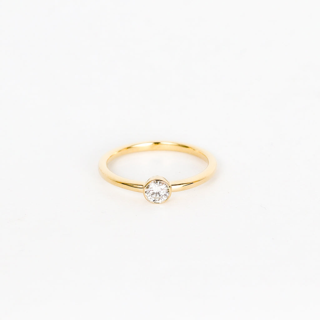 Leon Baker - 9kyg Lab-Grown Diamond Bezel Ring