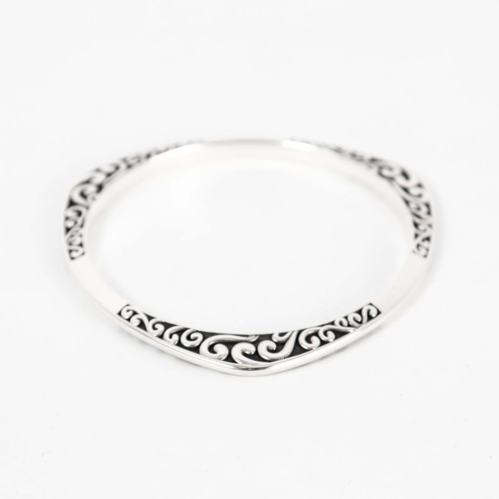 Leon Baker - Handmade Three Pointed Fancy Bangle