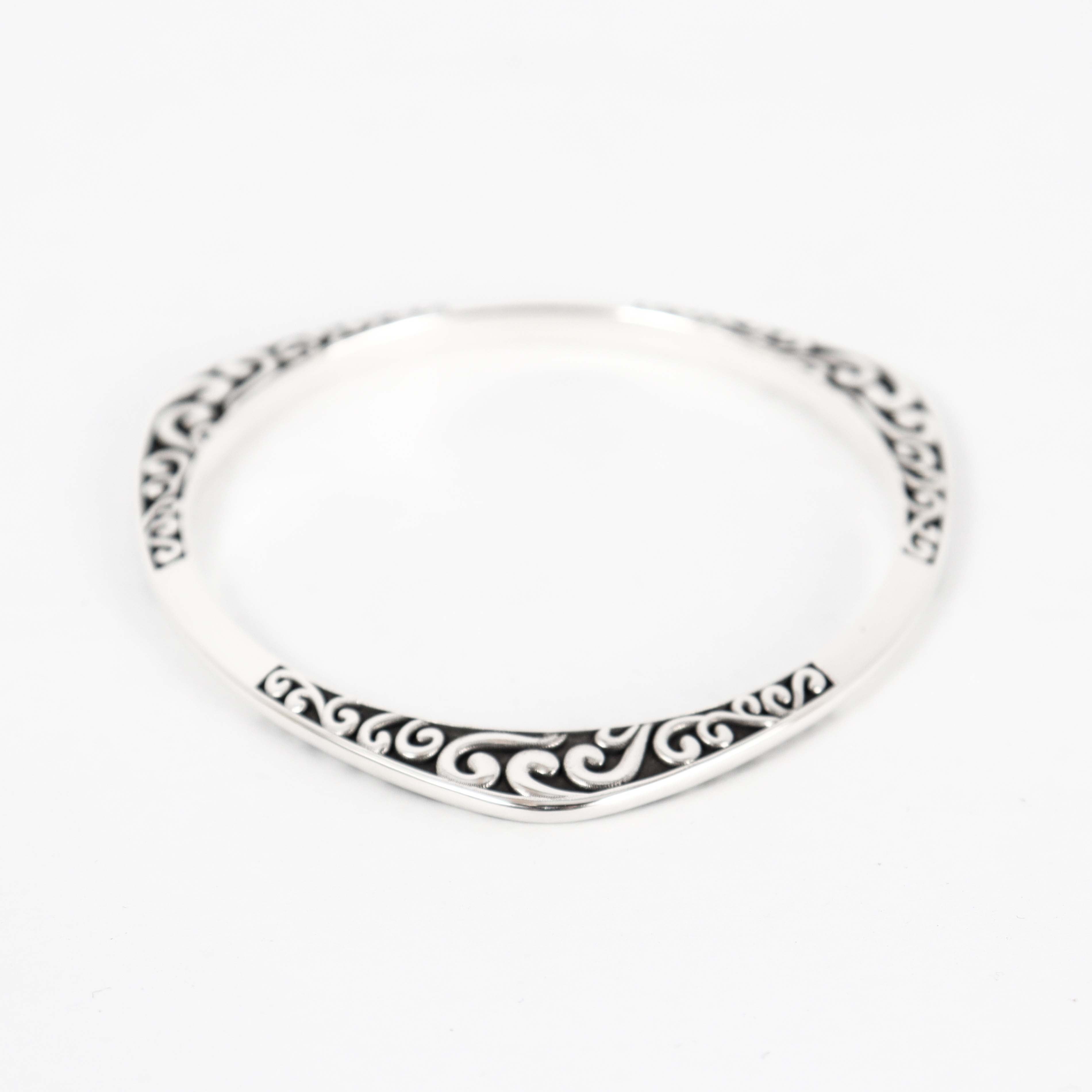 Leon Baker - Handmade Three Pointed Fancy Bangle