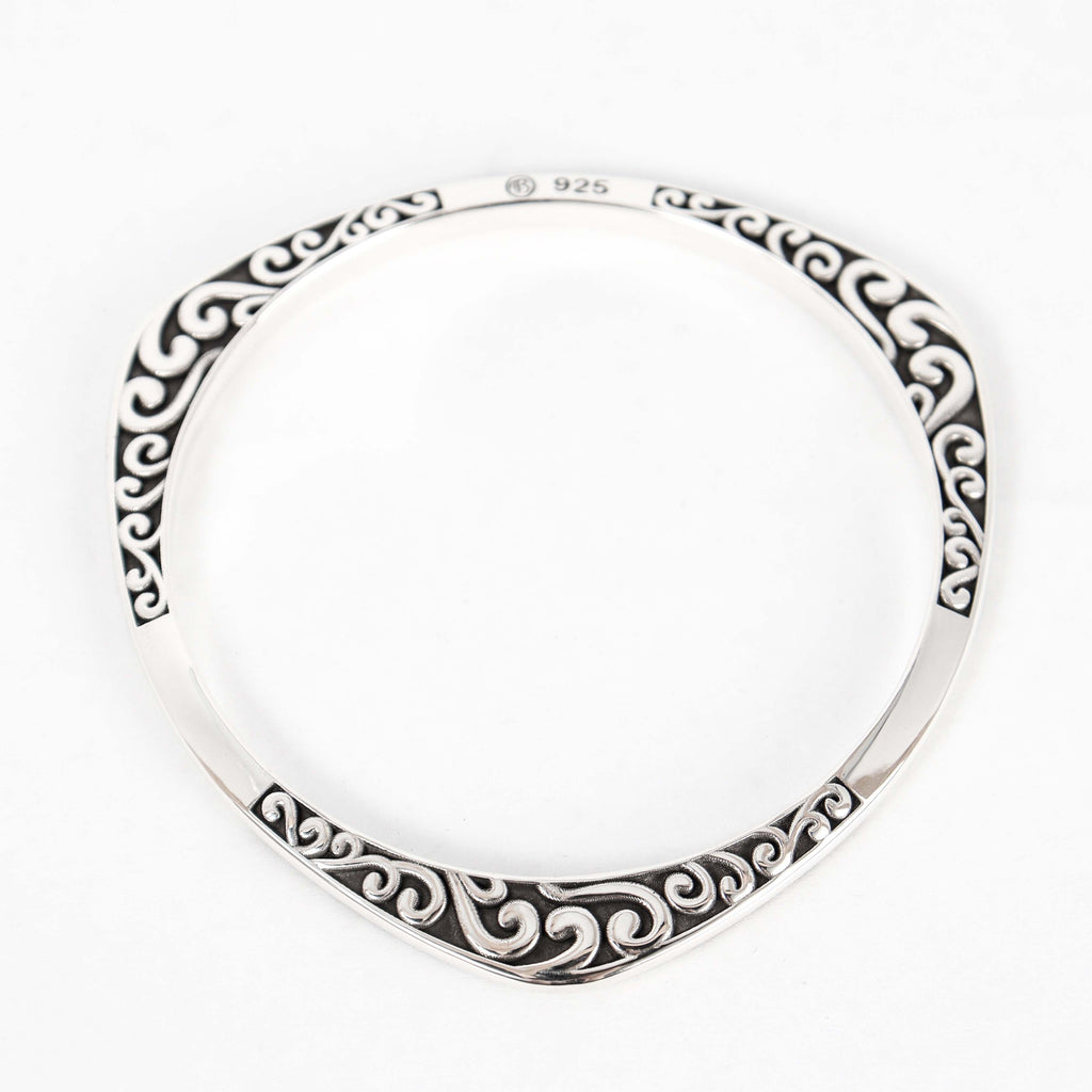 Leon Baker - Handmade Three Pointed Fancy Bangle