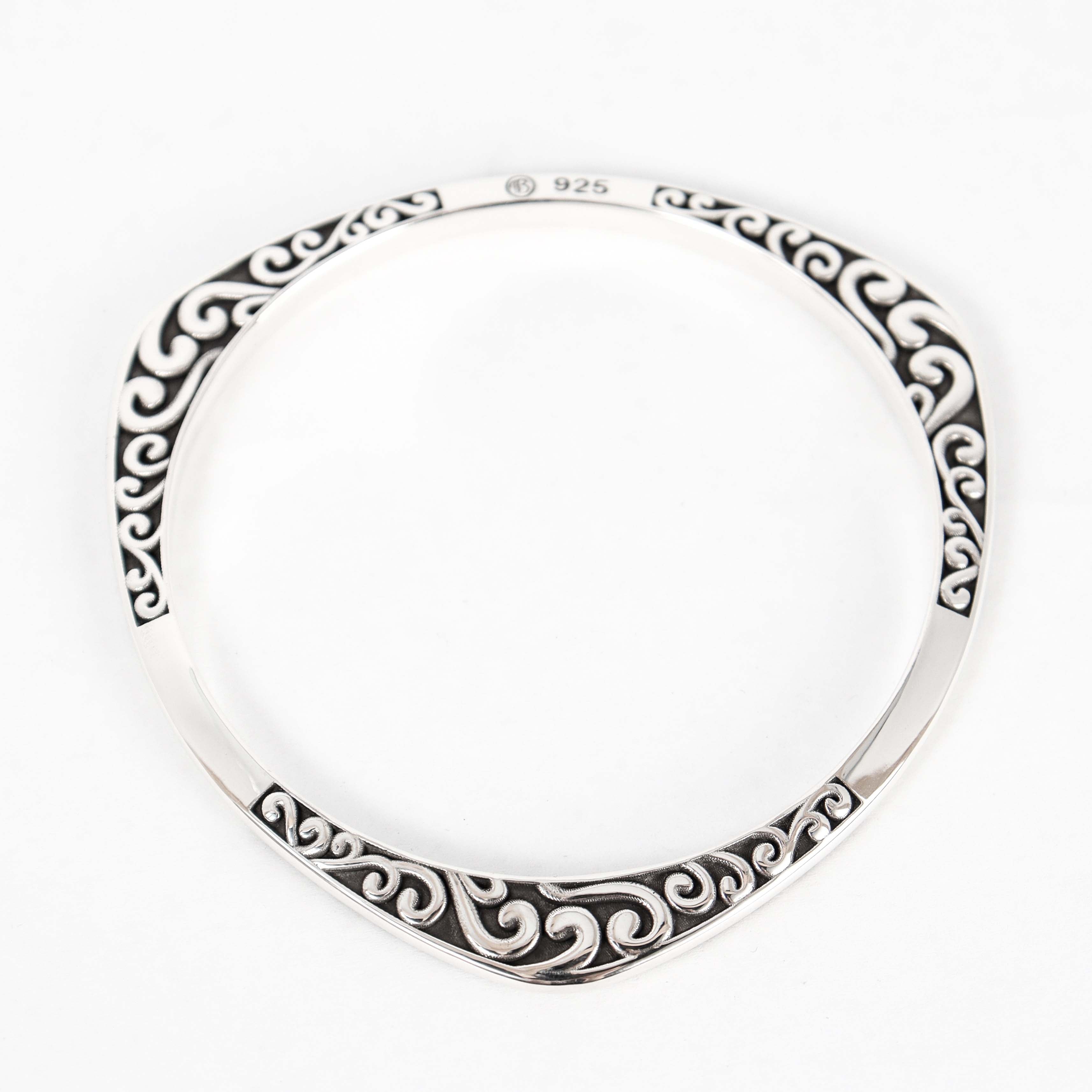 Leon Baker - Handmade Three Pointed Fancy Bangle