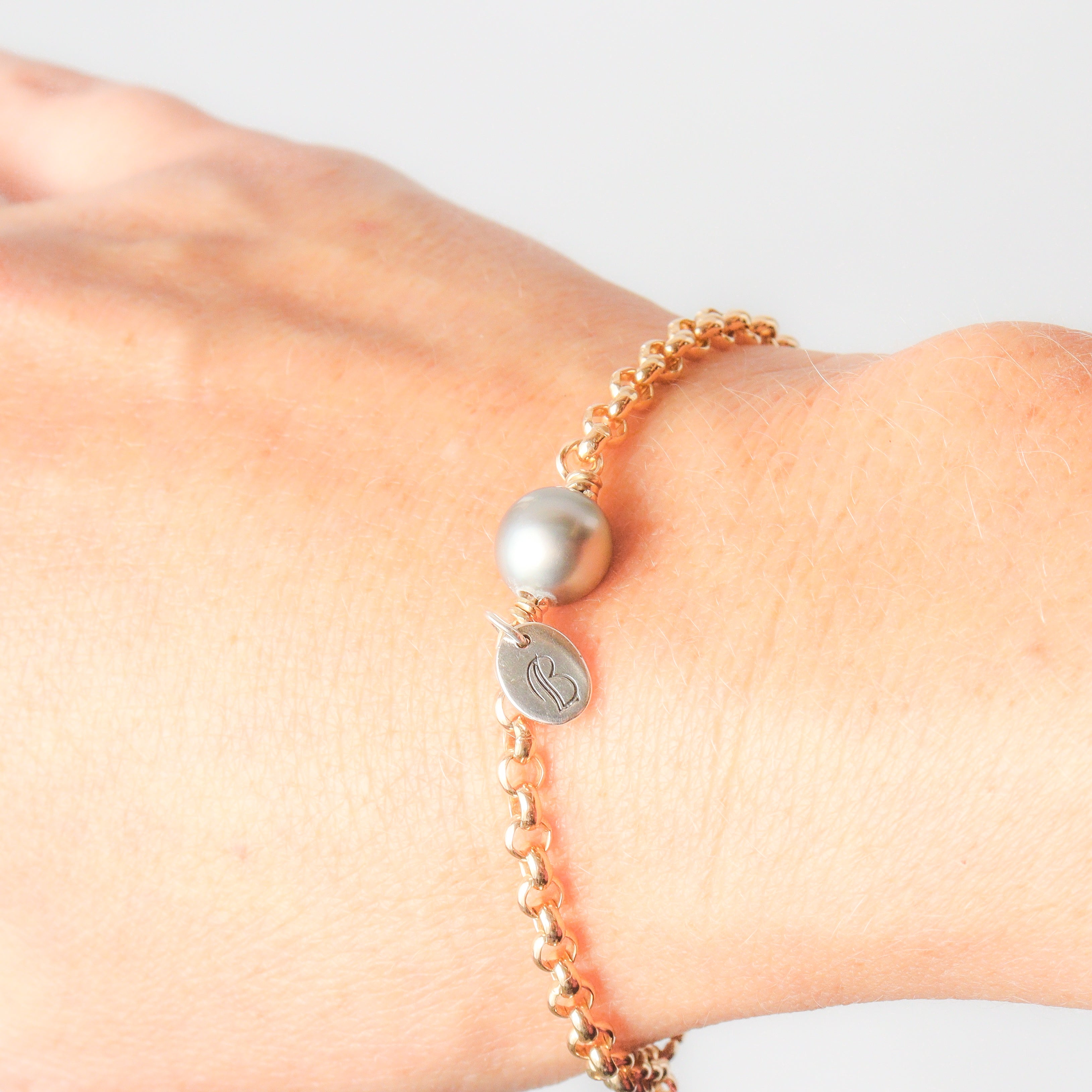 Leon Baker - 9kyg Handmade Belcher bracelet with Abrolhos Pearl